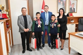 Paralimpik Yüzme Yarışı’nda il birincisi oldular