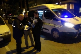 Park halindeki araçlara çarptı, pompalı tüfek ile işyeri sahibini yaraladı