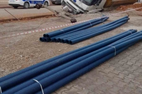 Park halindeki kamyon çukura düştü