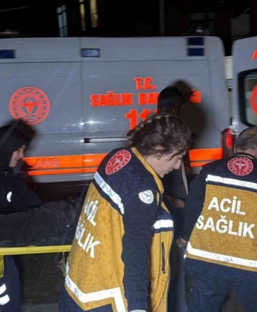 Park halindeki tıra çarpan motosiklet sürücüsü ağır yaralandı