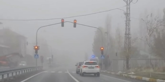 Patnos’ta etkili olan yoğun sis günlük hayatı olumsuz etkiledi