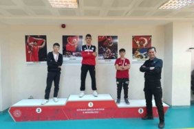 Pazarlar Spor Lisesi güreşte 3 madalya kazandı