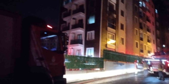 Pendik’te bir binanın 3’üncü katı alevlere teslim oldu