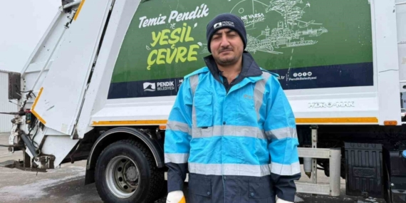 Pendik’te çöpten çıkan bağlama gönüllere dokundu