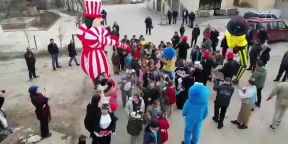 Perdede oyun köyde şenlik var