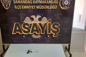 Polis silahla çevreye korku salan şahsı 100 kamerayı inceleyerek yakaladı