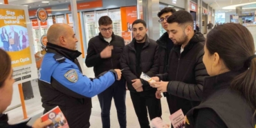 Polis vatandaşları bilgilendirmeye devam ediyor