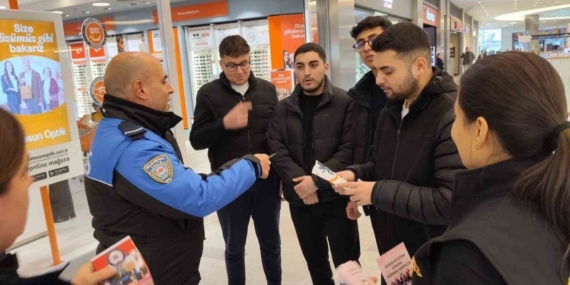 Polis vatandaşları bilgilendirmeye devam ediyor