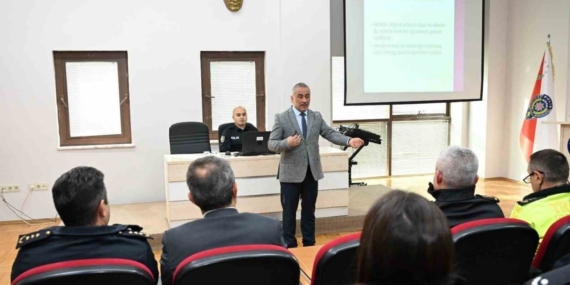 Polislere etkili iletişimde protokol ve nezaket