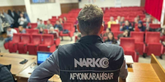 Polisten üniversite öğrencilerine uyuşturucu ile mücadele eğitimi
