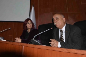 Prof. Dr. Kök, 37 yıllık meslek hayatı deneyimlerini öğrencileriyle paylaştı