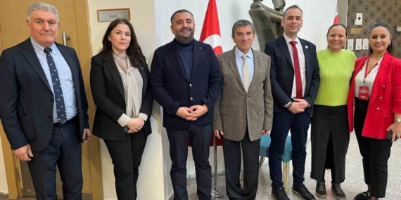 Prof. Dr. Üstün Dökmen İzmir’de ailelerle buluştu