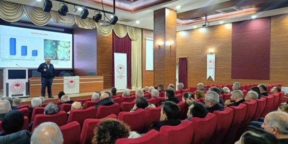 Prof. Dr. Yeninar: "Arı ölümlerinin çoğu kışlamaya bağlı ortaya çıkıyor"