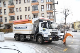 Pursaklar’da kar yağışıyla birlikte tüm ekipler sahada