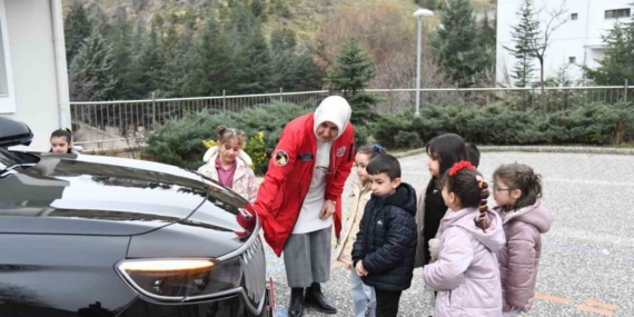 Pursaklar’da Yerli Malı Haftası kapsamında öğrencilere Togg tanıtıldı