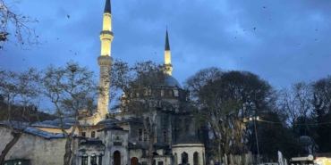 Regaip Kandili’nde vatandaşlar Eyüpsultan Camii’ne akın etti
