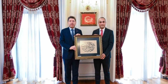 Rektör Akkaya, uluslararası başarıları Bakan Tunç’a anlattı