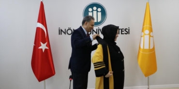 Rektör Akpolat unvanda yükselen akademisyenlere cübbelerini giydirdi