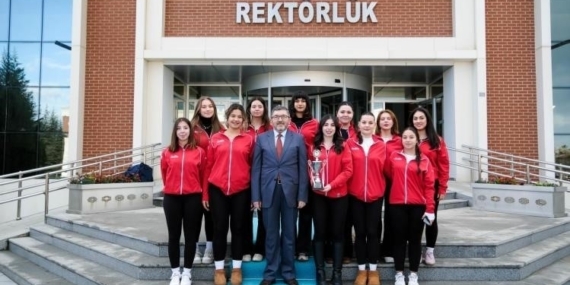 Rektör Kaplancıklı, başarılı sporcularla bir araya geldi