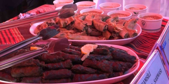 Rize’de Hamsi Festivali’nin gözdesi ‘Hamsili su böreği ve hamsili döner’ oldu