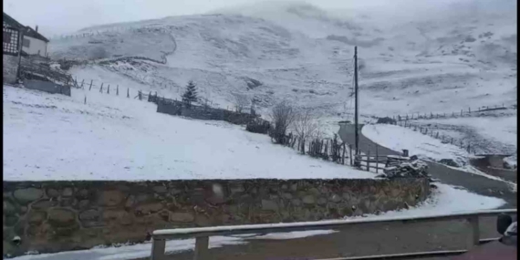 Rize’de kar yağışı yüksek kesimlerde etkili oluyor