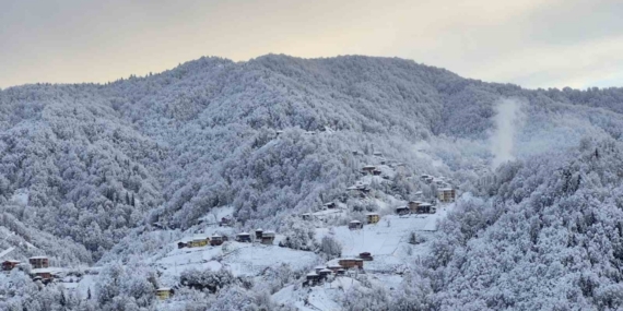 Rize’nin yüksek kesimlerinde kar kalınlığı 1 metreyi aştı