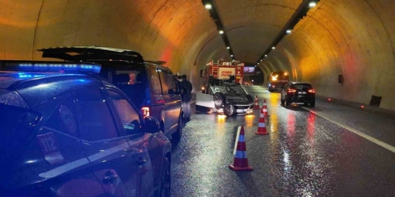 Sağanak yağış kazayı beraberinde getirdi: Tünel’de takla attı