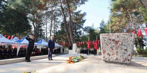 Şahinbey, Antep Savunması’nın kahramanlarını mezarları başında andı