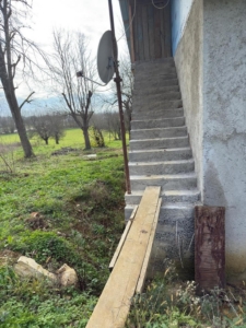 Sakarya’da merdivenden düşen şahıs yaralandı