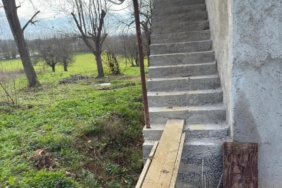 Sakarya’da merdivenden düşen şahıs yaralandı