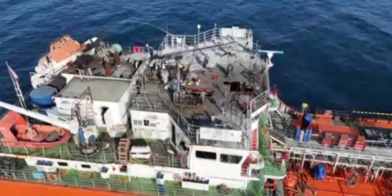 Saldırıya uğrayan MIDVOLGA-2 isimli geminin Sinop’taki tamir çalışmaları sürüyor