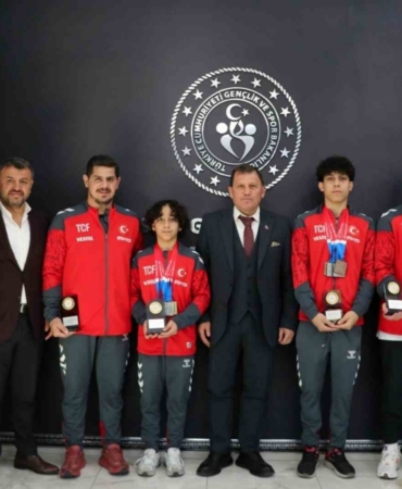 Şampiyon cimnastikçilerden Kabakcı’ya ziyaret