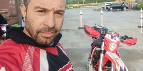 Şampiyon motosikletçi Özgür Çapacı, trafik kazasında hayatını kaybetti
