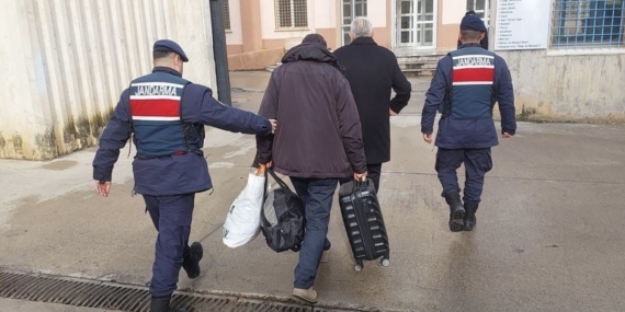 Samsun’da 17 yıl hapis cezası bulunan baba ile 8 yıl hapis cezası olan oğlu yakalandı