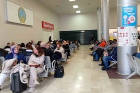 Samsun’da yolcu uçağı martı sürüsüne çarptı