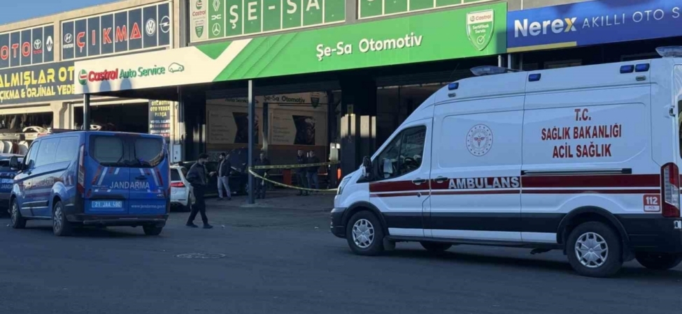 Sanayi sitesinde alacak-verecek kavgası: 4 yaralı