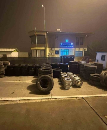 Şanlıurfa’da 2 milyonluk kaçak lastik operasyonu: 2 gözaltı
