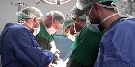 Şanlıurfa’da 25 santimetrelik dev kist ameliyatla alındı