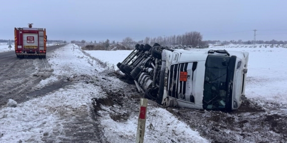 Şanlıurfa’da asit yüklü tanker devrildi: 1 yaralı