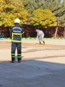 Şanlıurfa’da bir okulda deney tüplerinin patlaması sonucu 2 kişi yaralandı