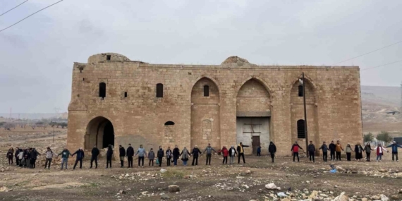 Şanlıurfa’da doğa tutkunları tarihi Germuş Kilisesi için yürüdü