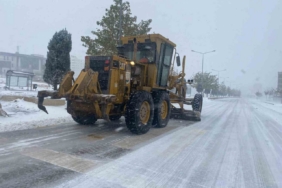 Şanlıurfa’da karla mücadele sürüyor