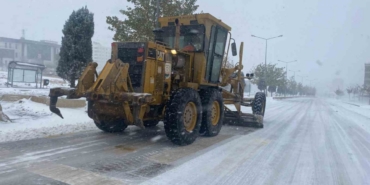 Şanlıurfa’da karla mücadele sürüyor