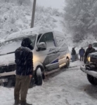 Şarampole kayan minibüsü, off-road araçları kurtardı