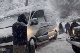 Şarampole kayan minibüsü, off-road araçları kurtardı