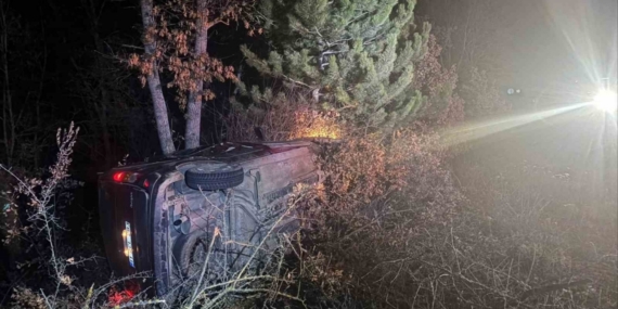 Şarampole uçan araçta bulunan 2 kişi yaralandı