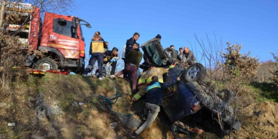 Şarampole uçan otomobilin sürücüsü yaralandı