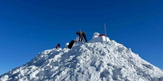 Sarıkamış Harekatı’nda şehit düşen askerlerin kardan heykellerinin yapımına başlandı