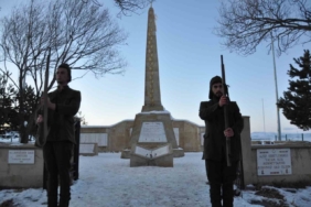 Sarıkamış şehitleri için eksi 10 derecede saygı nöbeti