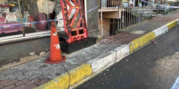 Sarıyer’de üst katı kayıp gecekonduya yaslanan bina havadan görüntülendi